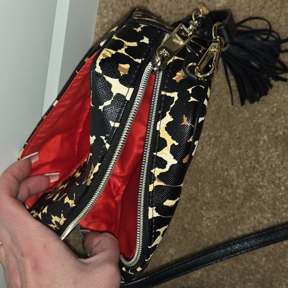 Victoria Secret Small animal print cross-body bag - Picture 2 of 2